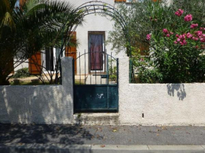 Beau F2 rdc entier 40m2 calme terrasse jardin parking gratuit sur place
